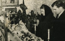 Baby child post mortem funeral mourning family children vintage photo picture