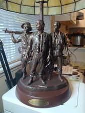 1984 F.E. Hart Three Servicemen Vietnam Veterans Memorial Lamp Tiffany Style picture