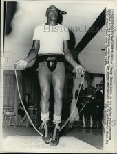 1964 Press Photo Boxer Sonny Liston during work out at Plymouth training camp picture