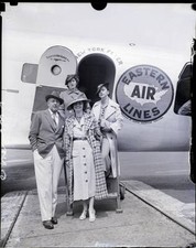 John Barrymore Steppig Off Plane With Party 1935 Old Photo picture