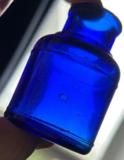 vintage Deep Cobalt Blue iNK BOTTLE      glass     Nice picture