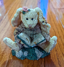 Boyds Bears & Friends Daphne the Reader Hare Rabbit Figurine #2226 picture