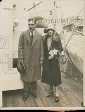 1925 Press Photo Mr. and Mrs. David Milton sail on ship Paris on honeymoon trip picture