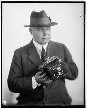 Photo:Unidentified Man with Camera c1915 Harris & Ewing Photographer picture