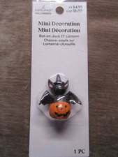 Ashland Halloween Tiny Treasures, Bat On A Jack-O-Lantern  2026  NEW picture