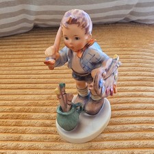 VINTAGE Goebel M.J Hummel Figurine #811 - THE ARTIST- MINT- picture