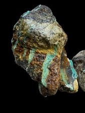 Hubei turquoise stabilized , brown and yellow host rock very nice blue ban picture