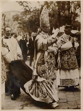 Cardinal Pacelli Blesses the Crowd at the Eucharistic Congress in Budapest, Print  picture