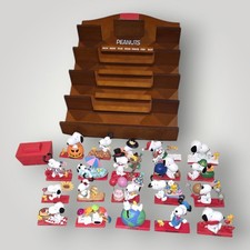 Bradford Exchange Snoopy Through The Year Calendar 20 Figures Rack Peanuts picture