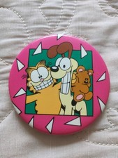 Vintage 1980's Garfield and Odie pin badge. Retro & Collectable picture