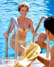 ACTRESS VERA MILES PIN UP - 8X10 PUBLICITY PHOTO (FB-116) picture