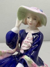 Rare Vintage 1997 Royal Doulton “Top of the Hill” Bone China Figurine HN 3735 picture