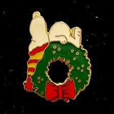 Vintage 1970s Snoopy Christmas Wreath Enamel Pin Aviva Peanuts United Features picture