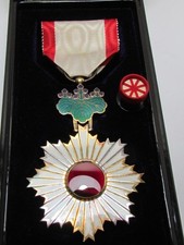 POST WW2 JAPANESE MEDAL ORDER OF THE RISING SUN 5TH SILVER JAPAN BADGE POST WWII picture
