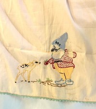Vtg Handcrafted Embroidered Snow White & The Seven Dwarves Doc Table Runner picture