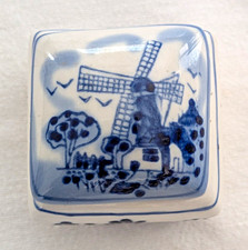 Vintage Delft Blue Holland Miniature Trinket Box w/ 2 Loose Handpainted Cabochon picture