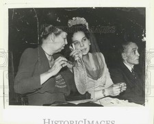 1994 Press Photo Eleanor Roosevelt with Michael Mitchell's mother Juanita picture
