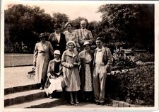 Vtg B&W Snapshot Group Tourists Fashion Garden Oberammergau Germany 1936 picture