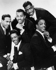 The Temptations pose together in tuxedos 24X36 Poster picture