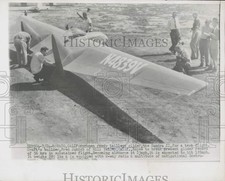 1954 Press Photo Workmen ready glider Sandra II for test flight at Novato, Calif picture
