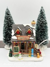 LEMAX OUR FAMILY SKI CABIN #15748 CHRISTMAS VILLAGE HOUSE 2021 picture