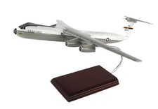 USAF Lockheed C-141B Starlifter MAC Transport 85077 Desk Model 1/100 SC Airplane picture