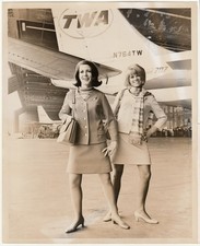 1968 TWA Hostesses Flight Attendants Boeing 707 N764TW Fashion Press Photo picture