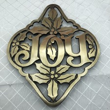 🎄 “Vintage Metal JOY Sign – Holly Berry Cutout – Christmas Trivet or Wall Décor picture