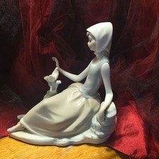 LLADRO Shepherdess with Dove. glossy finish. excellent condition. picture