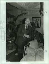 1987 Press Photo Hubert de Givenchy, Fashion Designer - noa90450 picture