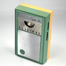 Zenith Royal 85 Transistor Radio - Model 8NT51Z8 - WORKS - NEEDS TUNER ADJUSTED picture