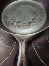Cast Iron Skillet #7, Sits Flat, unknown maker picture