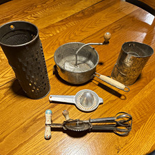 Bromwell Vintage 4pc Kitchen Tool Set Grater Sifter Strainer Egg Beater picture