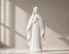 Virgin Mary Statue - Minimalist picture