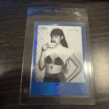 2026 Topps Chrome x Jennie Monochrome Mementos Insert #MM4 Blue Refactor  /150 picture