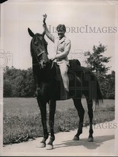 1936 Press Photo Louise Lloyd Instructor at Rock Creek Riding Club - ney03627 picture