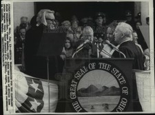 1975 Press Photo Ohio Governor James Rhodes sworn in by CW O'Neill - net33693 picture