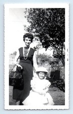Old Vintage Photo WOMAN HOLDING PURSE GIRL DRESS HAT IN YARD 1958 SNAPSHOT picture
