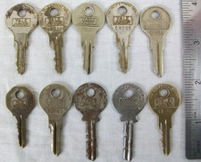 10 Vintage Yale Junior Keys picture