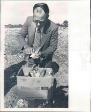 1974 Press Photo Bradenton FL Police Chief Clyde Gill & Narcotics - rkf5289 picture