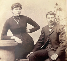 ANTIQUE CABINET PHOTO COOL WELL-DRESSED YOUNG COUPLE MILWAUKEE WISC 1890s GOOD picture