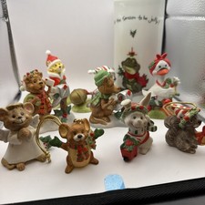 Set of 10 Vintage Enesco Suzy’s Zoo Christmas Decor Figurines and vase picture