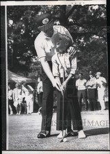 1962 Press Photo Golfer Gene Littler with son Curt on the course in Chicago picture