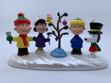 Hallmark Peanuts Vintage Snow Scene Tabletop Display, 30th Anniversary, 1995 picture