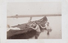Vintage Leonar RPPC - Affectionate buds guide their boat - Gay interest picture