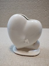Vintage 3D Arrow Design Heart-Shaped Ceramic Figurine picture