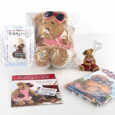Boyds 2013 Friends of Boyds Club Kit Betty Bakesalot Plush & Figurine 02013-15 picture