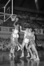 Minneapolis Laker Elgin Baylor jumps high recover a rebound from C- Old Photo picture