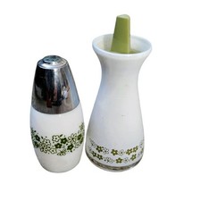 VTG Pyrex Crazy Daisy Salt And Pepper Shakers Mismatched Set Milk glass... picture