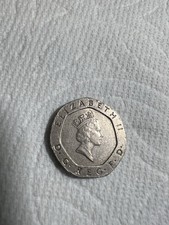 Vintage Queen Elizabeth-2 Commemorative Coin picture